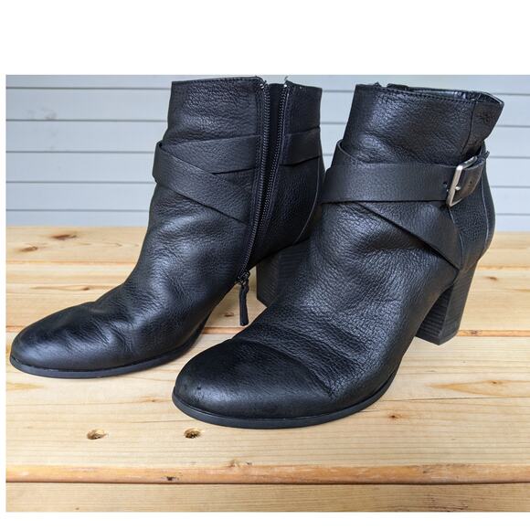 COLE HAAN Black Pebbled Leather Ankle Boots Size 8.5 Buckle Strap Block Heel - Picture 3 of 6